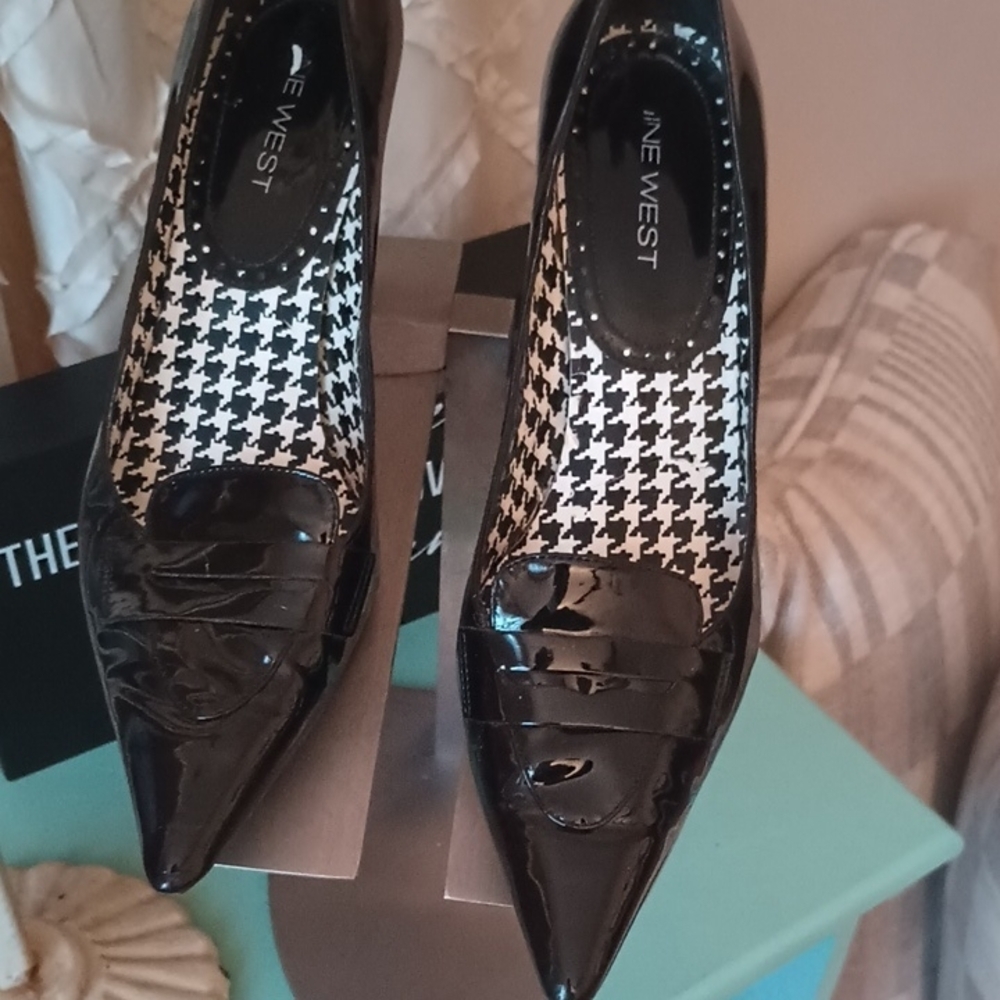 Nine West Black Heels with Sleek Design